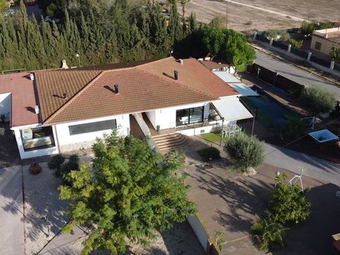 Chalet independiente en Aspe, vista aérea con piscina