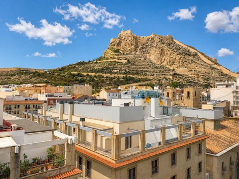Vistas al castillo de Santa Bárbara desde piso en Alicante